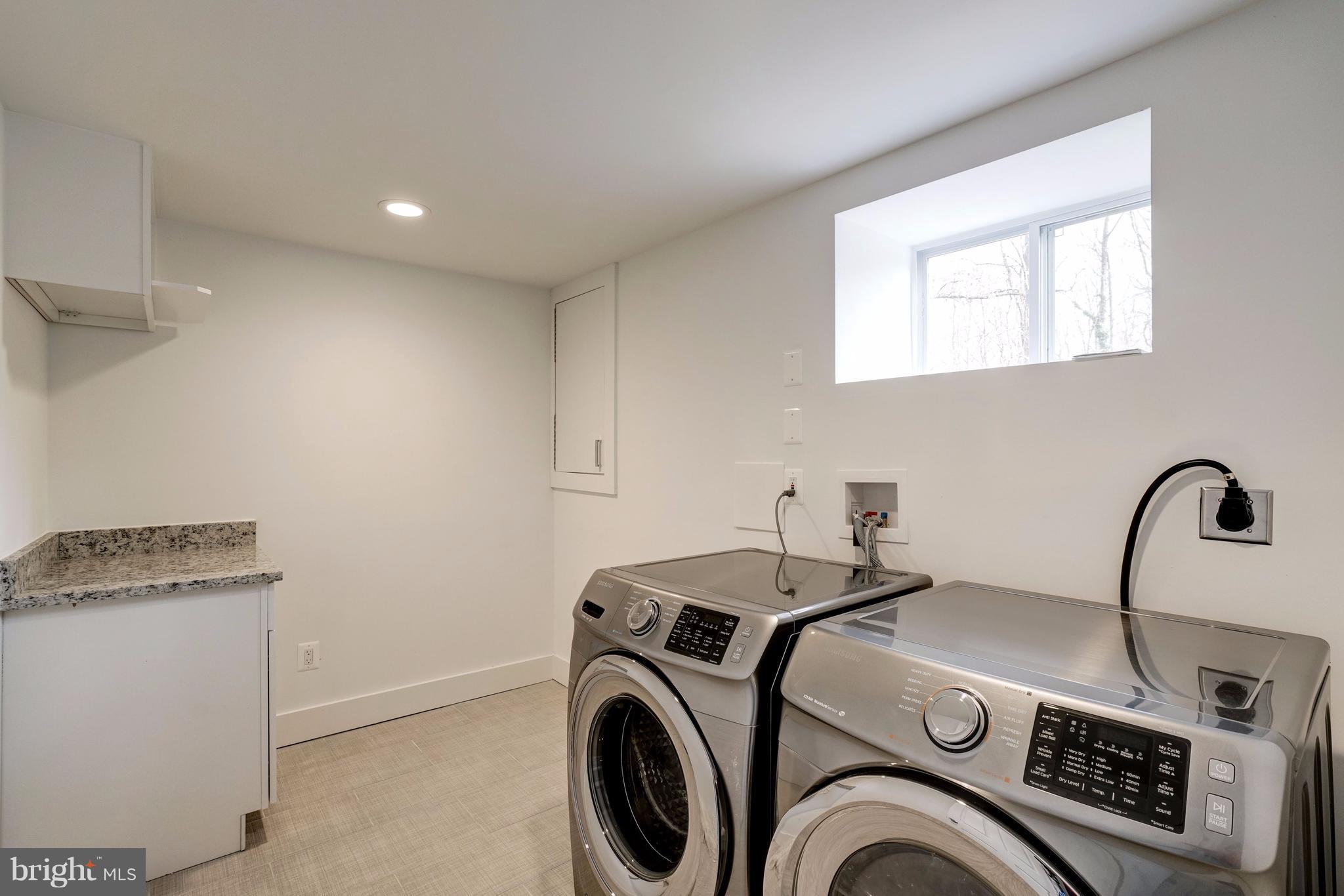 SURREY SQUARE - Residential