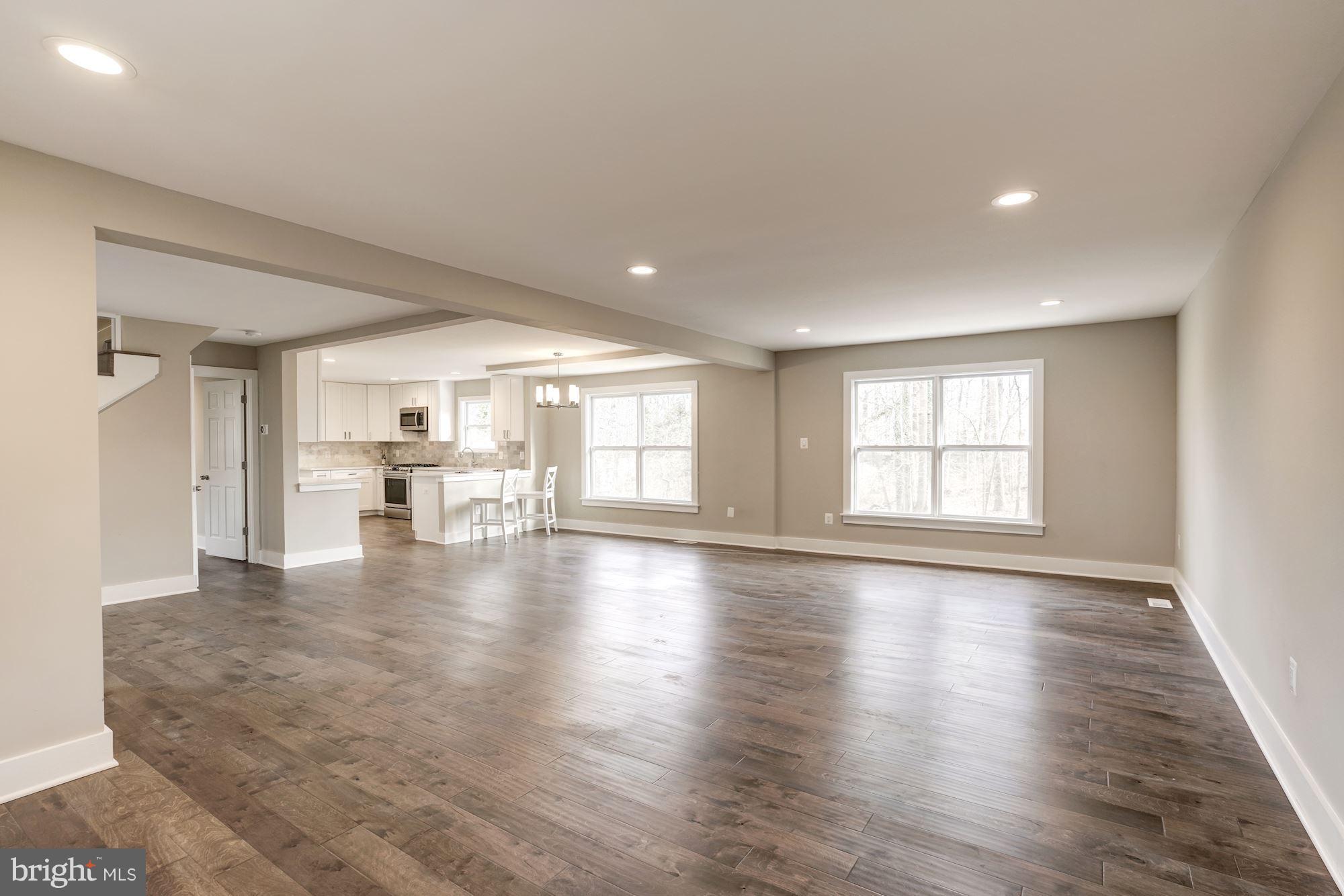 SURREY SQUARE - Residential