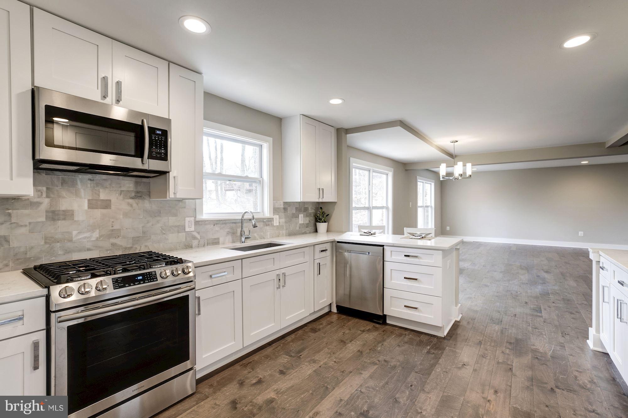 SURREY SQUARE - Residential