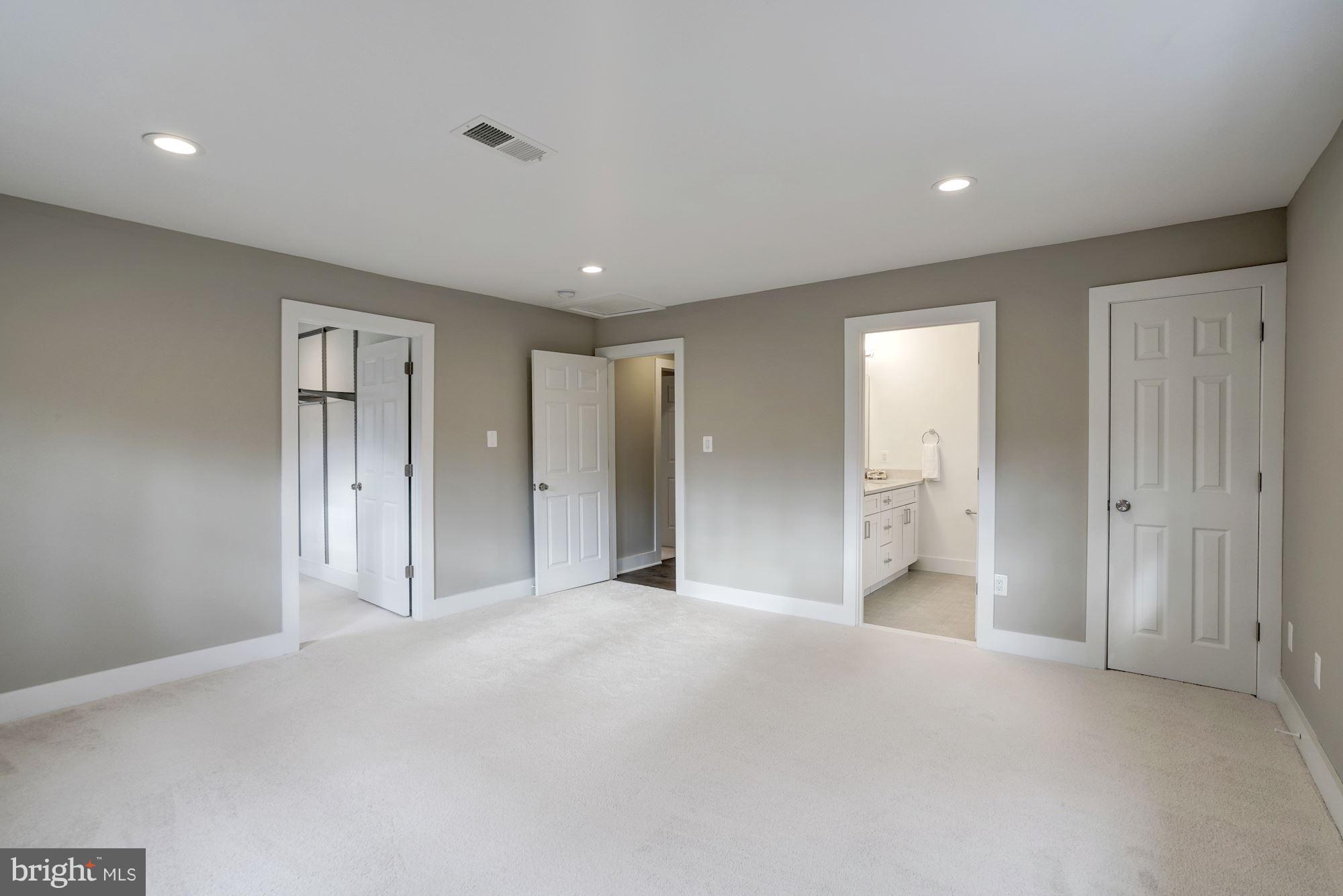 SURREY SQUARE - Residential