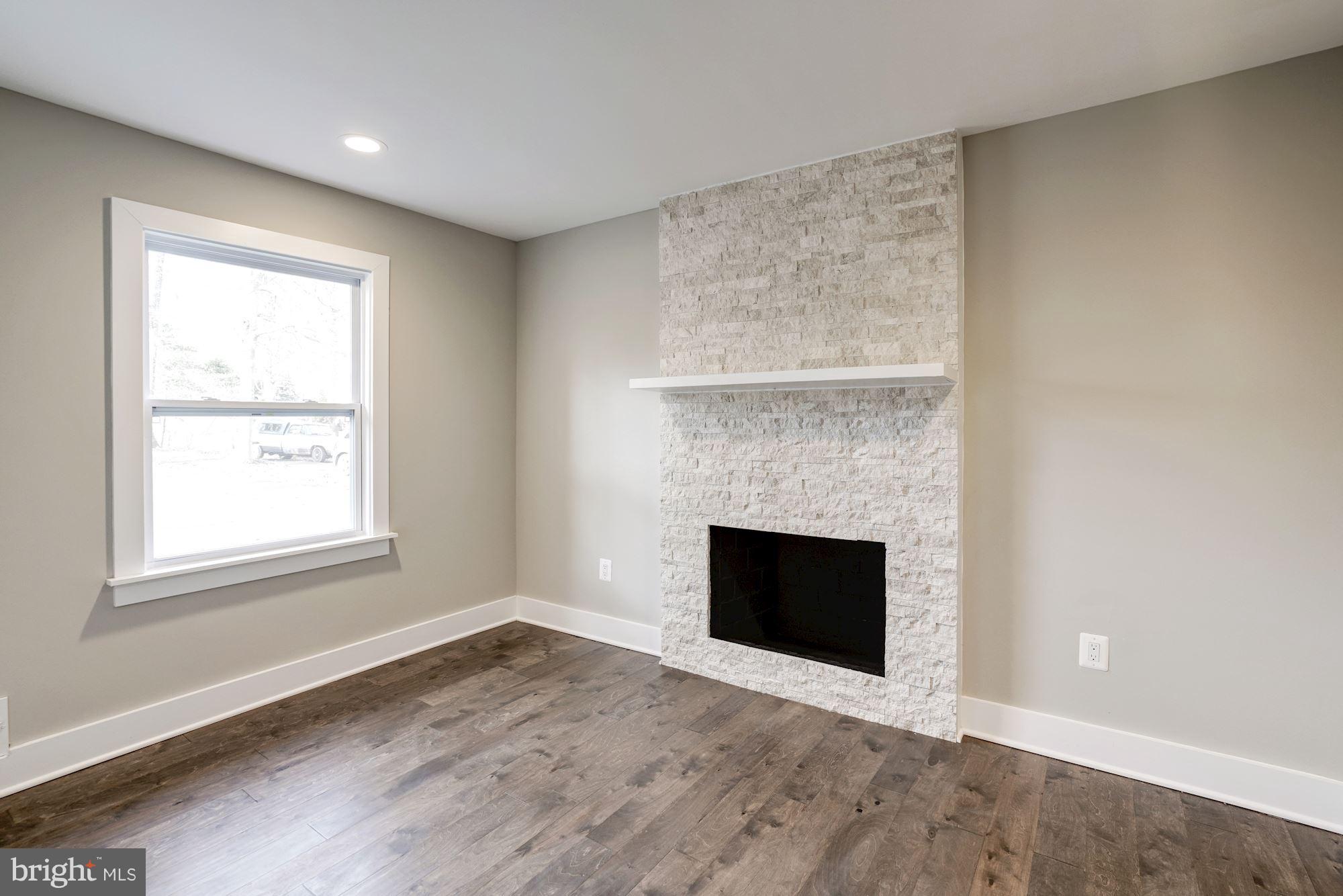 SURREY SQUARE - Residential