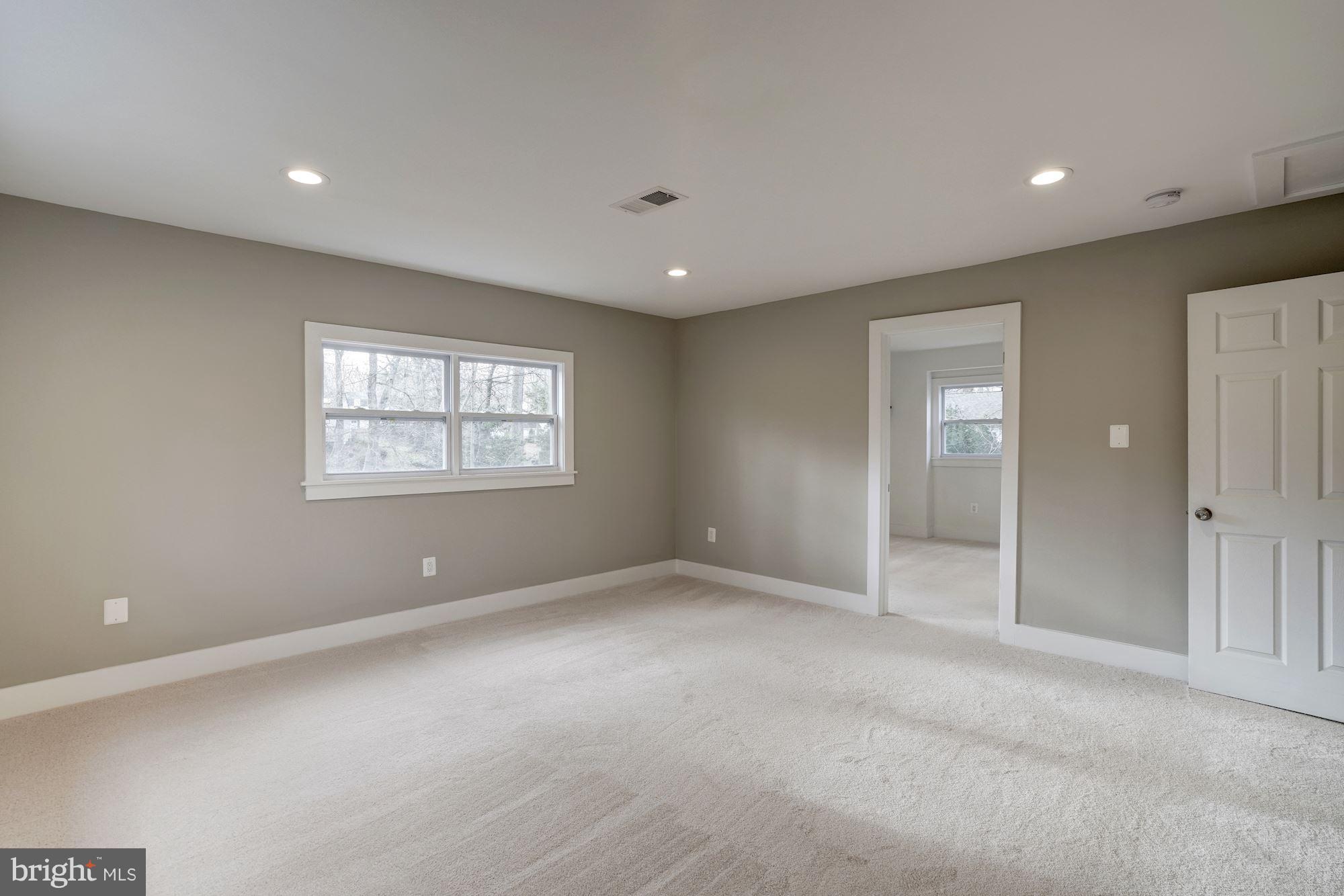 SURREY SQUARE - Residential