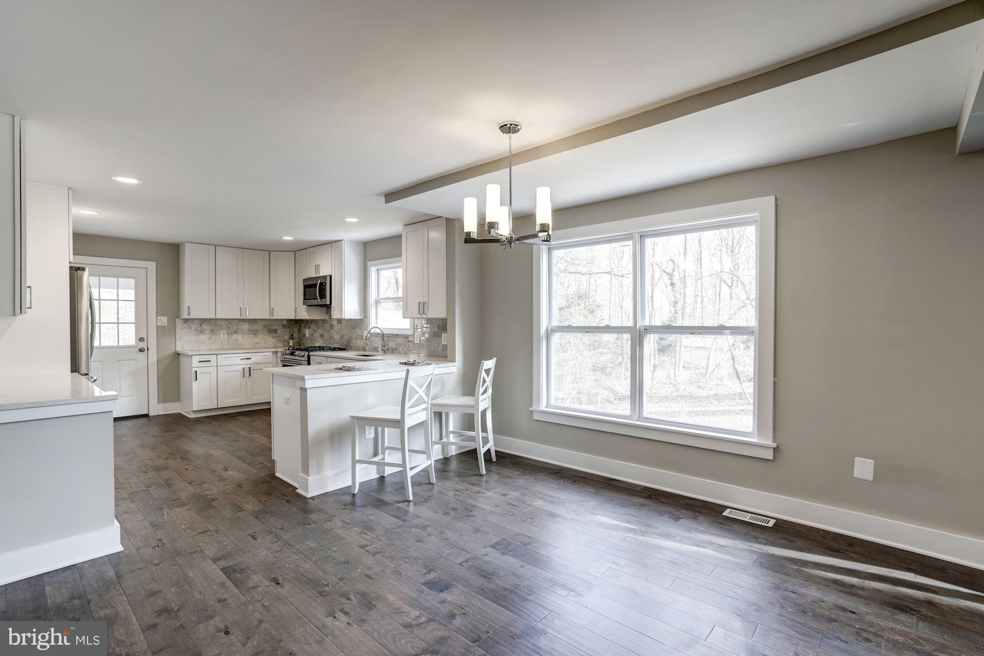 SURREY SQUARE - Residential