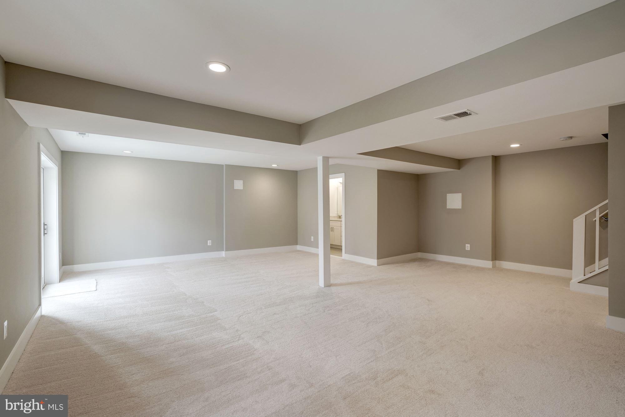 SURREY SQUARE - Residential