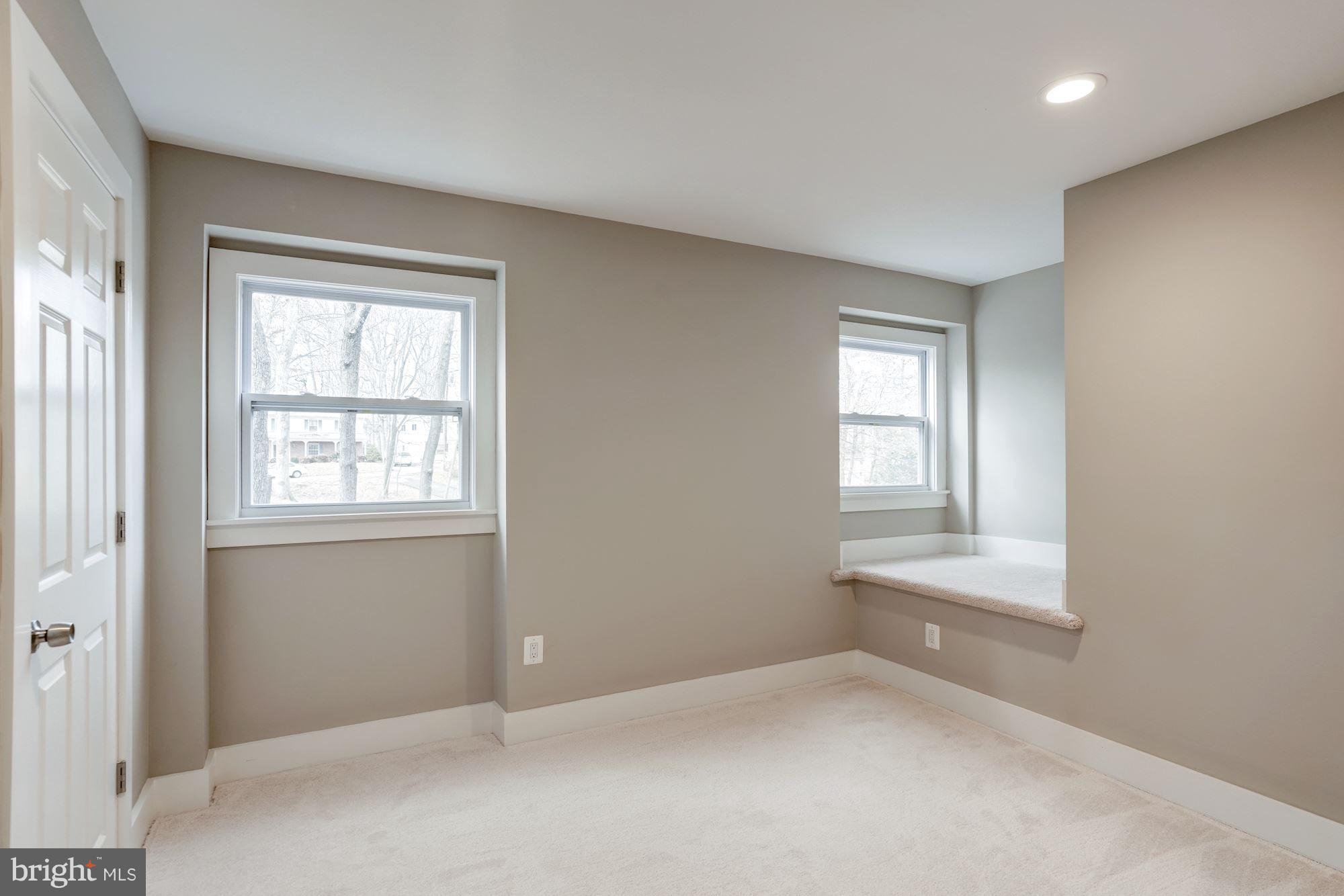 SURREY SQUARE - Residential