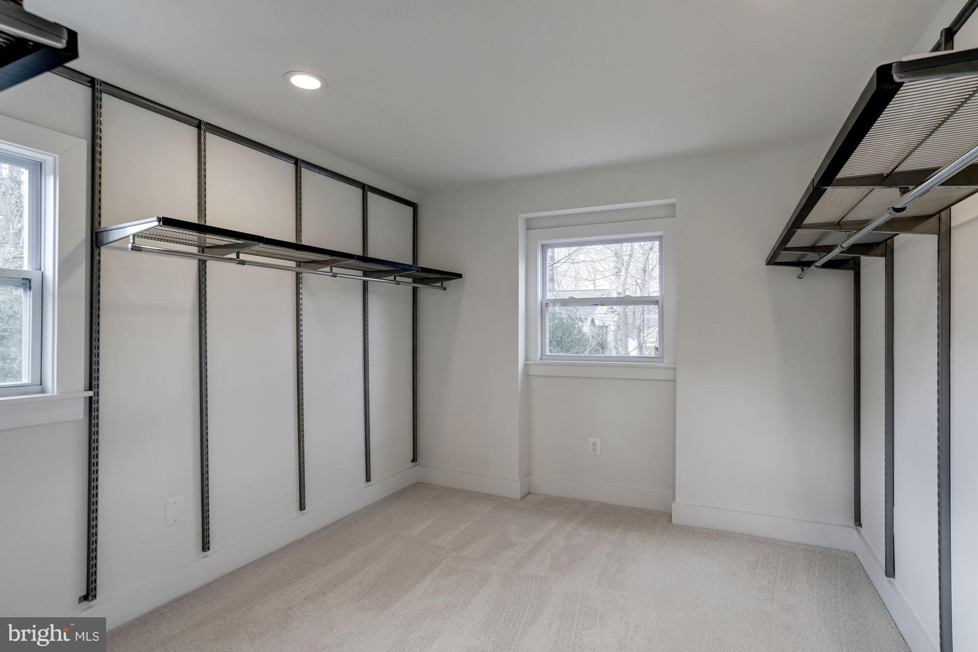 SURREY SQUARE - Residential