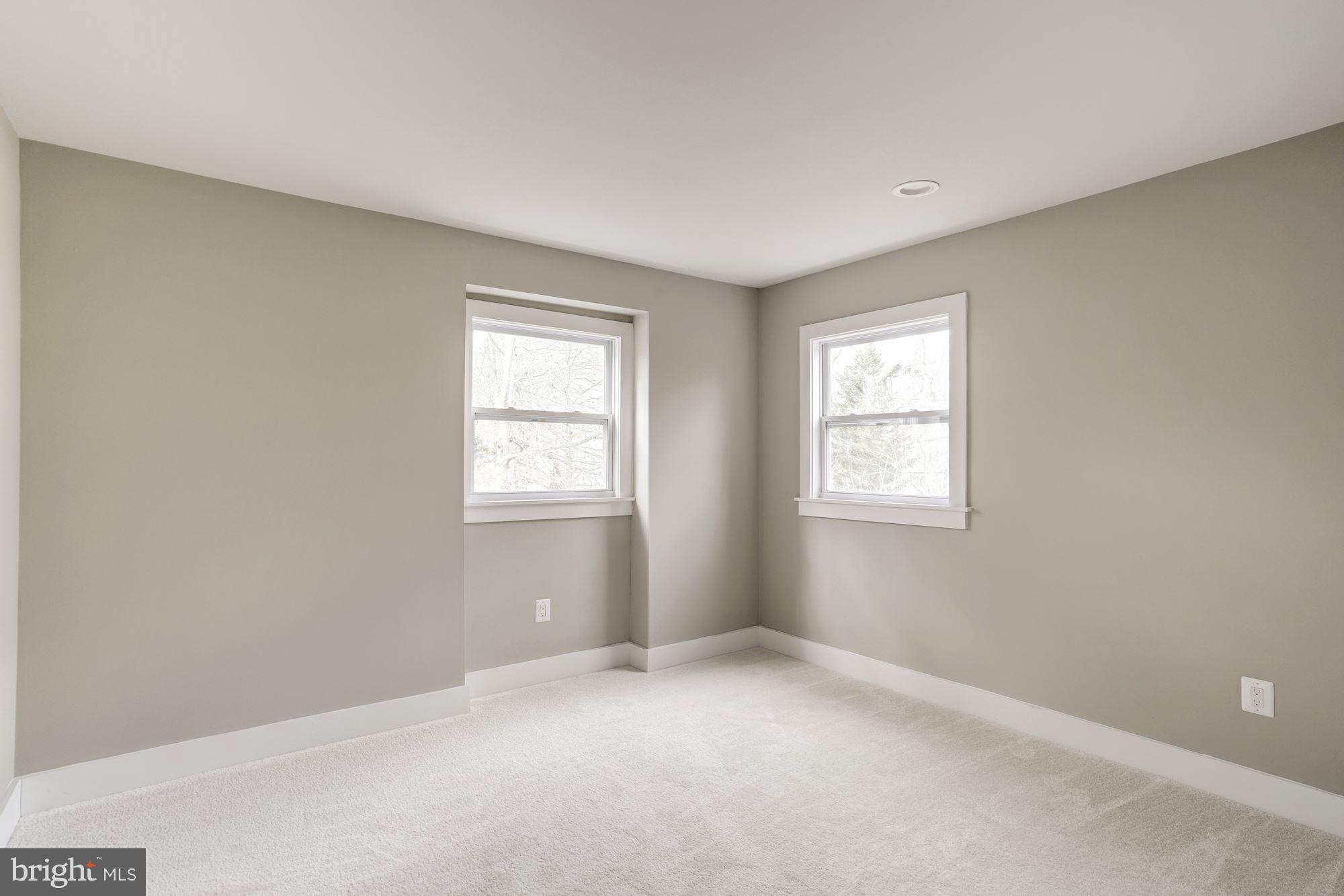 SURREY SQUARE - Residential