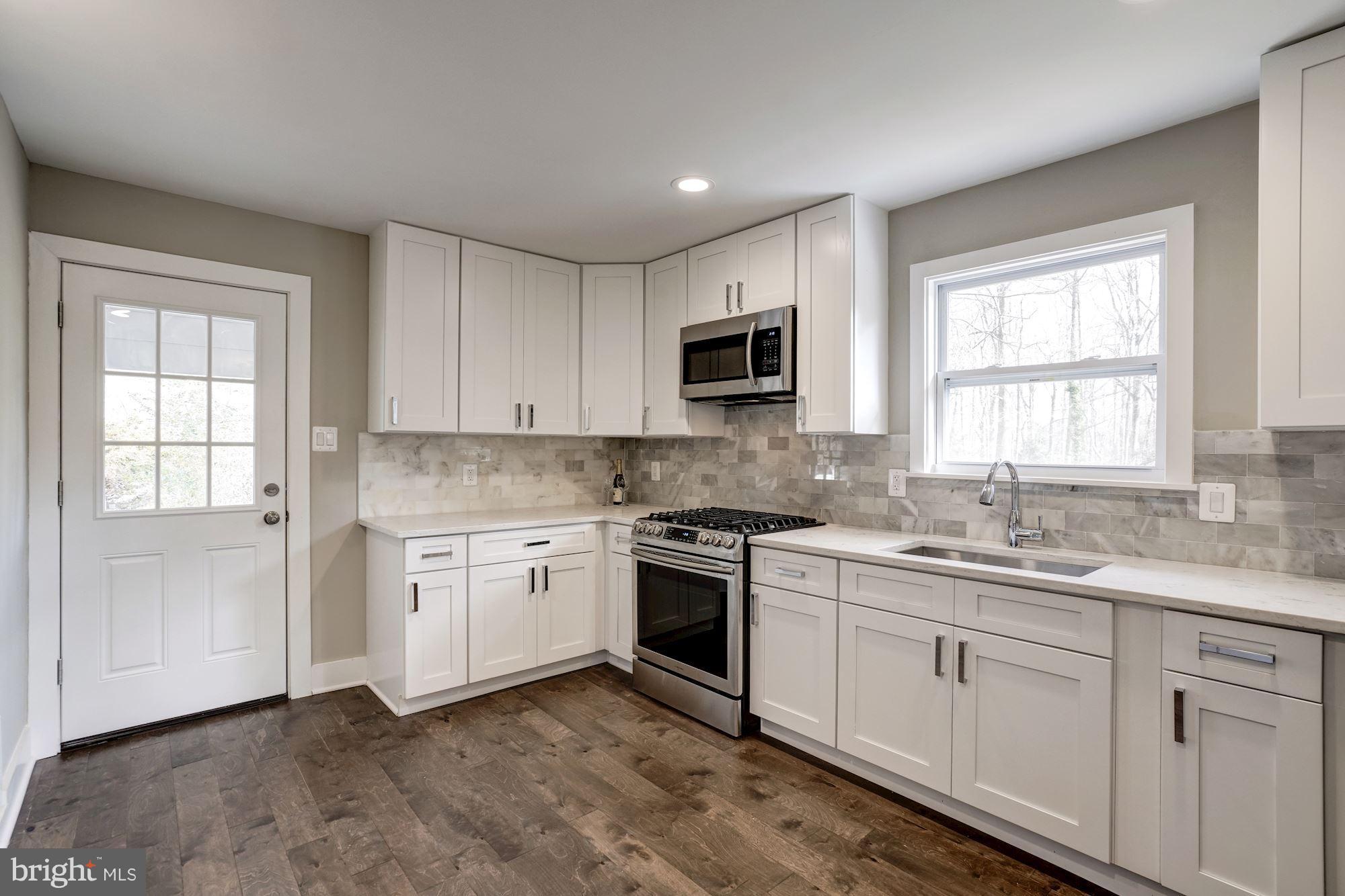 SURREY SQUARE - Residential