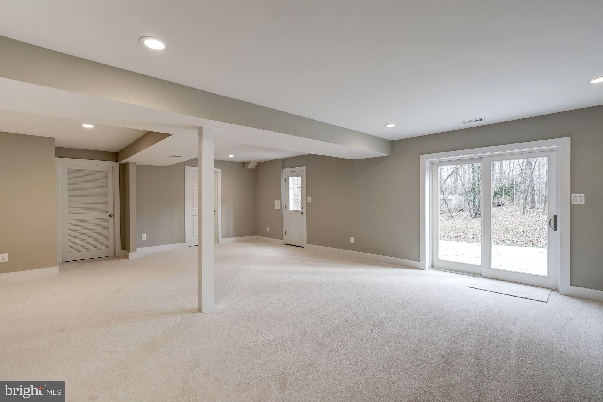 SURREY SQUARE - Residential