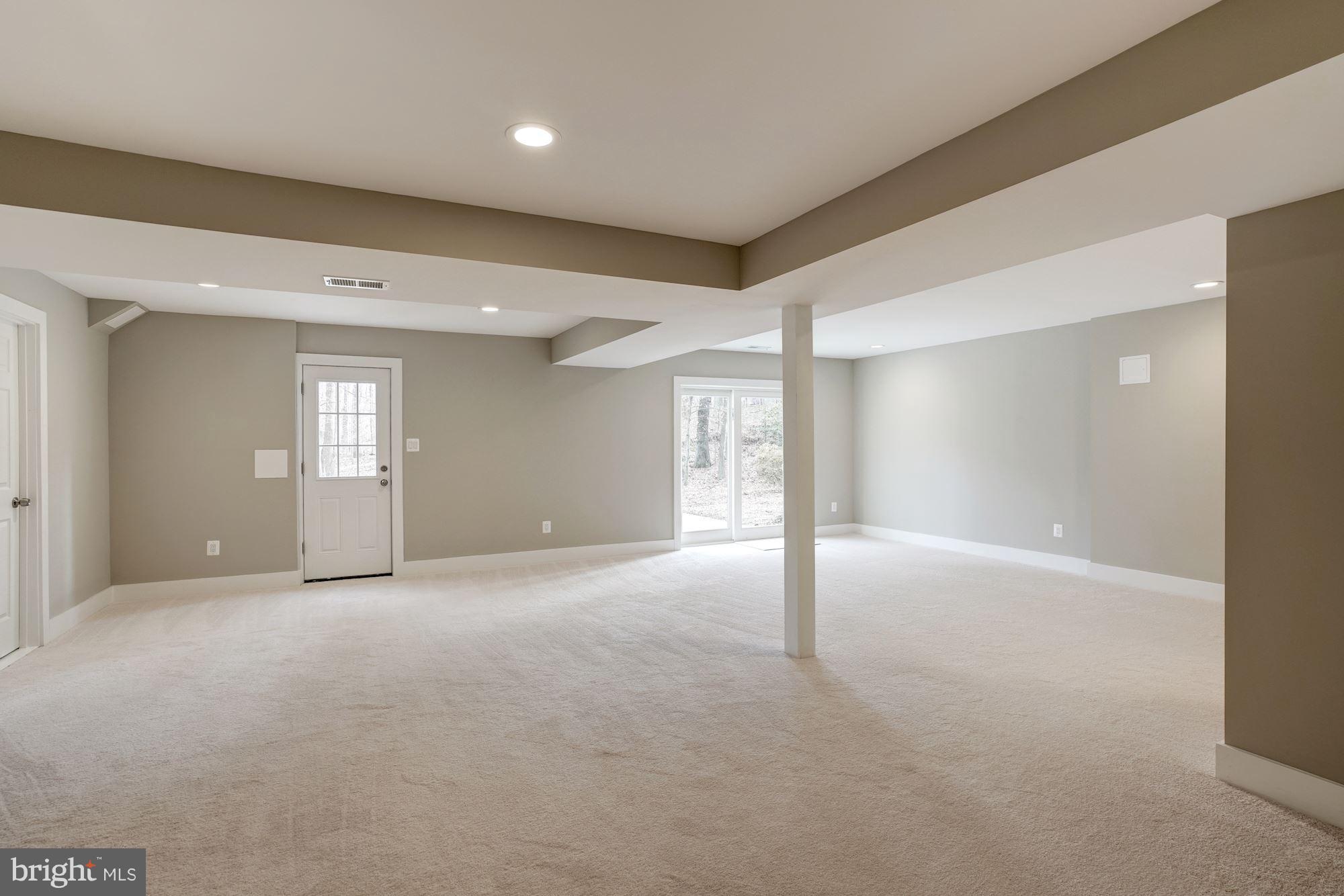 SURREY SQUARE - Residential