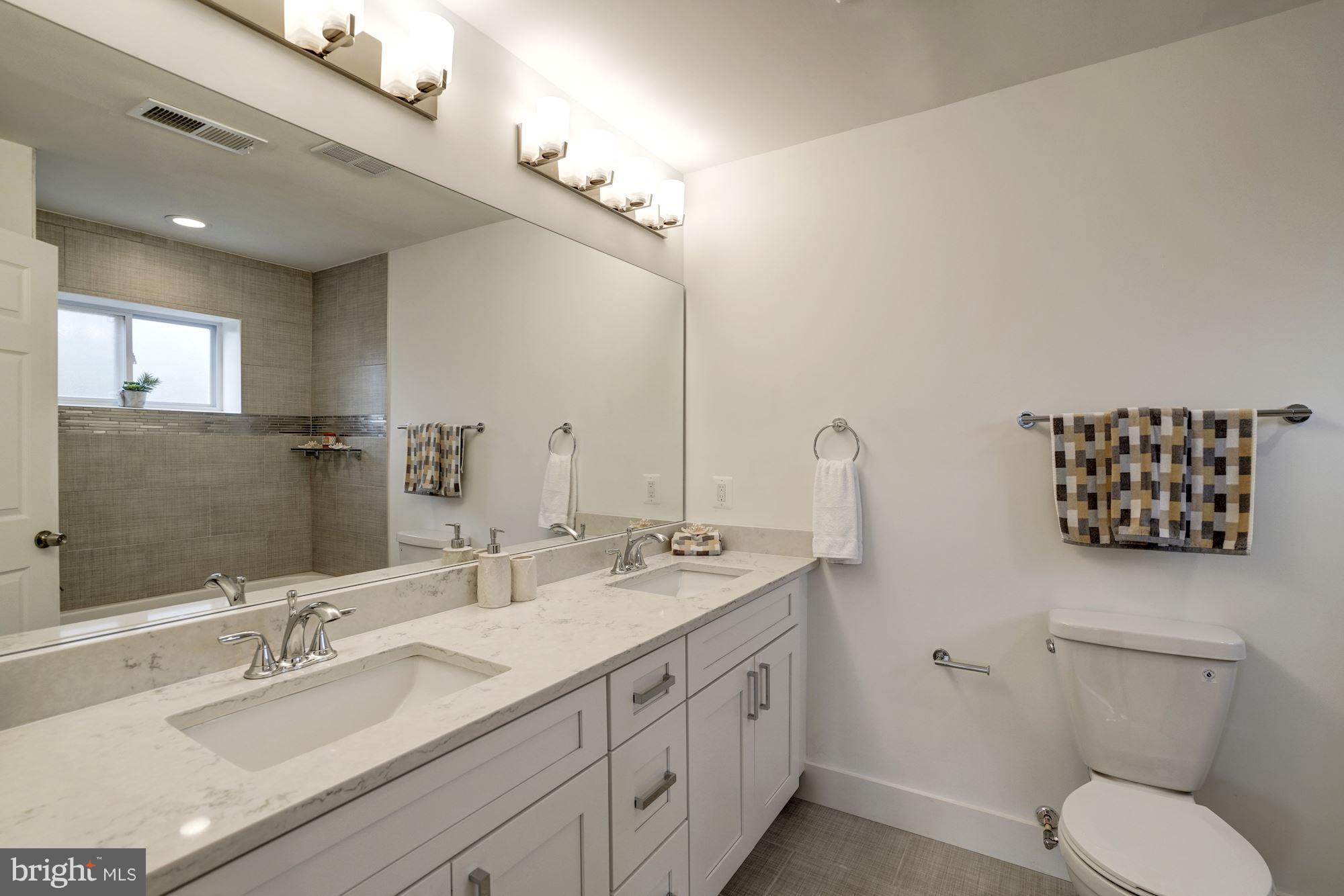 SURREY SQUARE - Residential