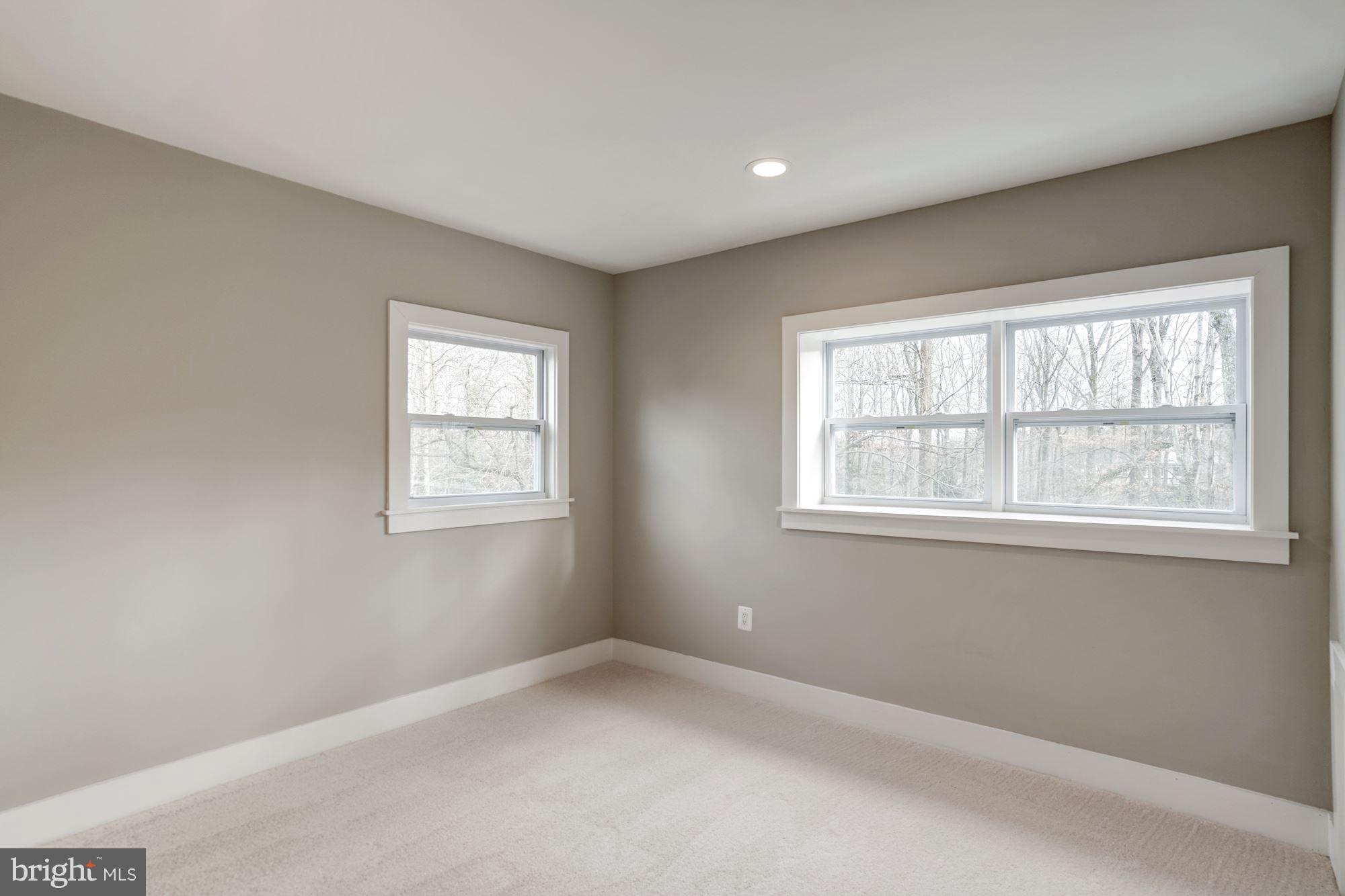 SURREY SQUARE - Residential