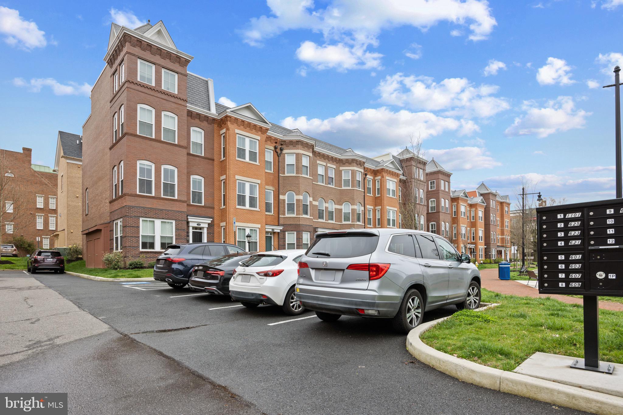 THE TOWNS AT ABINGDON PLACE - Residential