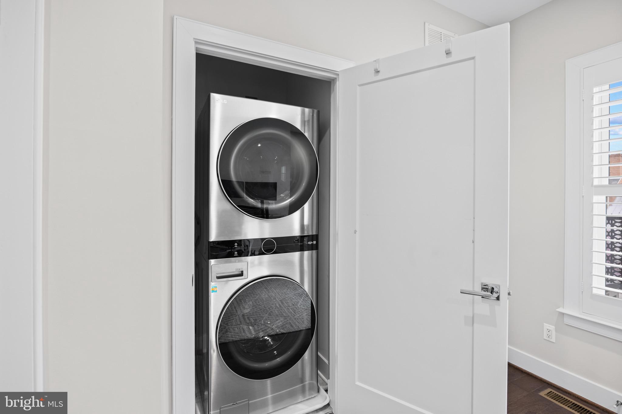 THE TOWNS AT ABINGDON PLACE - Residential