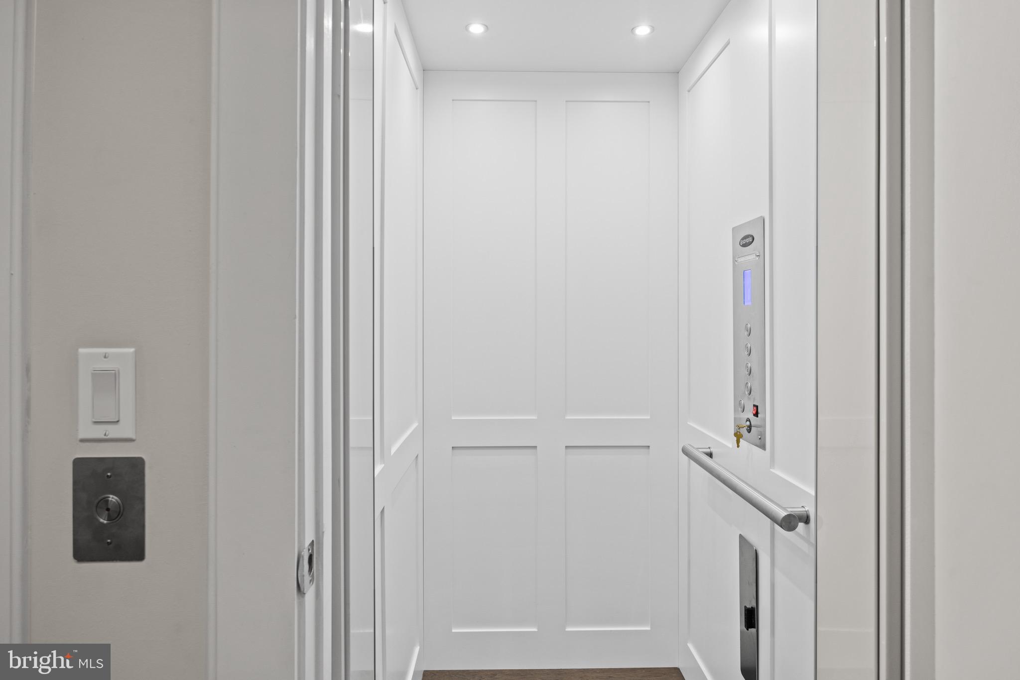 THE TOWNS AT ABINGDON PLACE - Residential