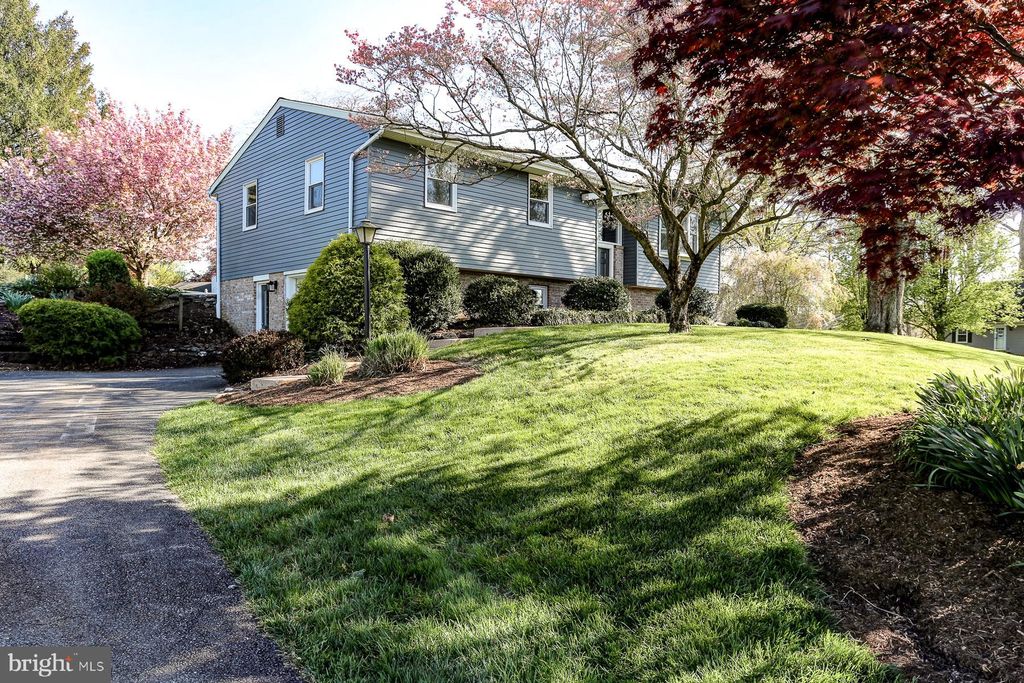 Photo of 140 Carol Drive, Washington Boro, PA 17582 (MLS # PALA2049650)