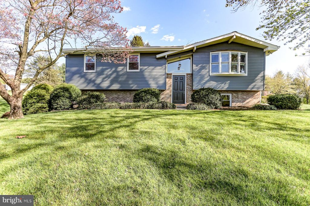 Photo of 140 Carol Drive, Washington Boro, PA 17582 (MLS # PALA2049650)