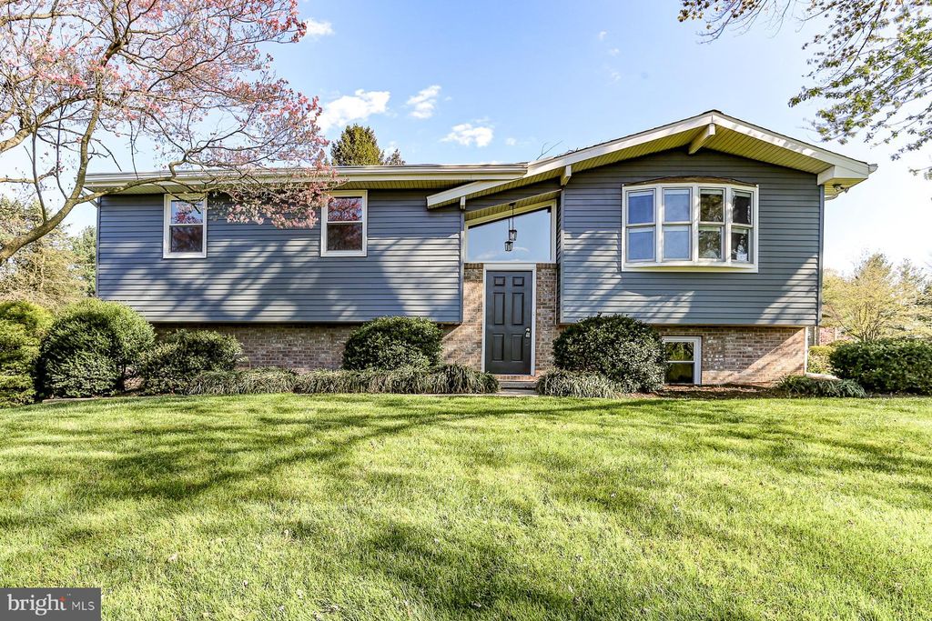 Photo of 140 Carol Drive, Washington Boro, PA 17582 (MLS # PALA2049650)