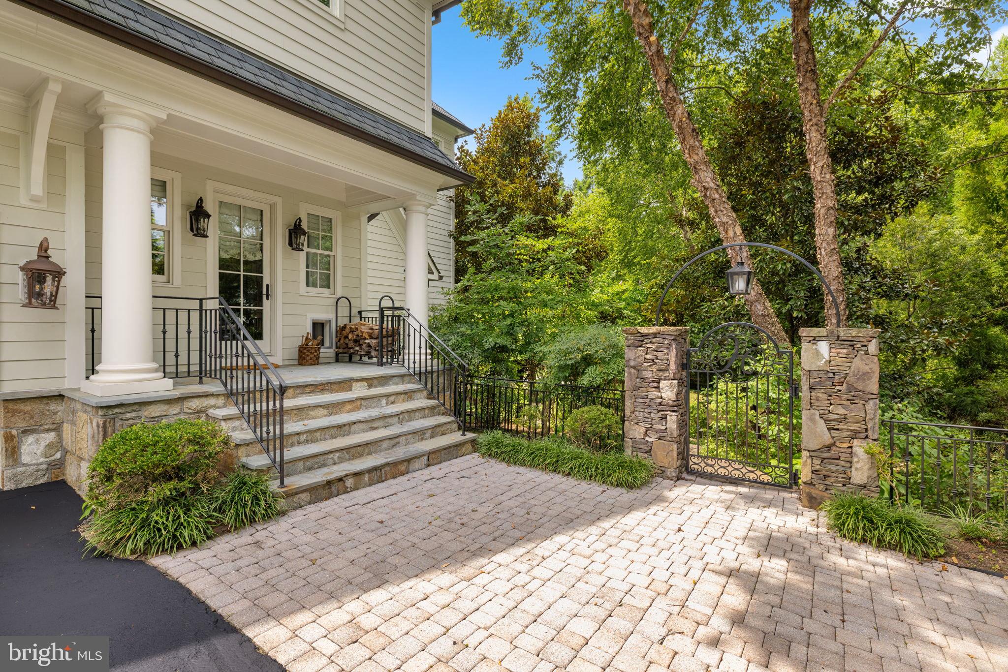 LANGLEY FOREST - Residential