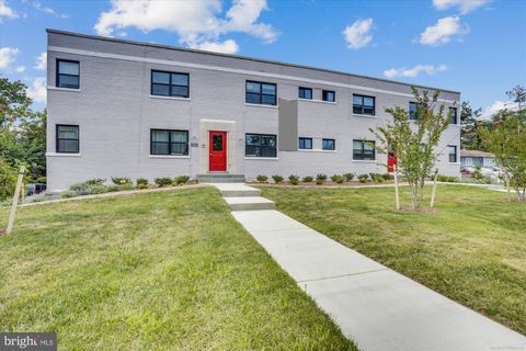 Condo For Rent - 2500 Langston Boulevard #2<br/> ARLINGTON, VA 22201