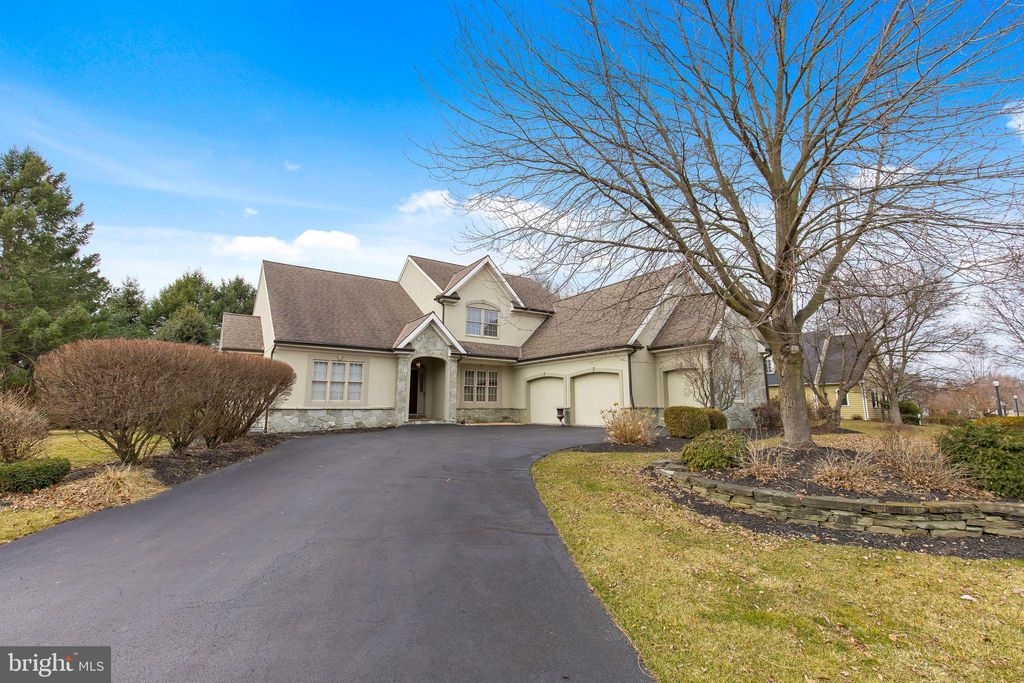 Photo of 810 Woodfield Drive, LITITZ, PA 17543 (MLS # PALA2064992)