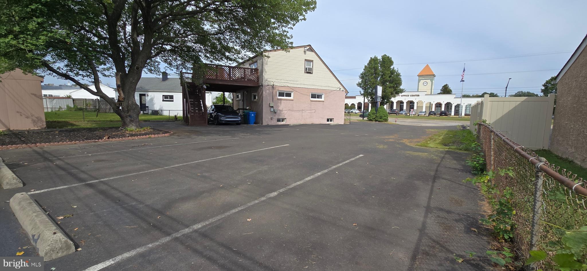 BRISTOL - Commercial Lease