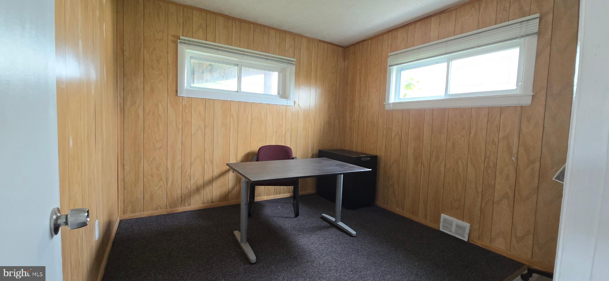 BRISTOL - Commercial Lease