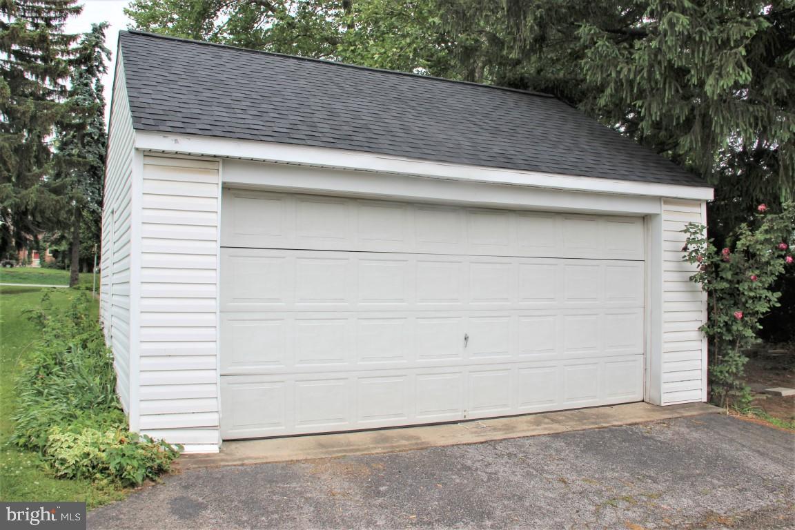 ELMWOOD - Residential