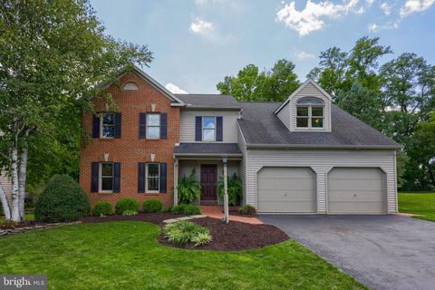 Photo of 1824 Krystle Drive, Lancaster, PA 17602 (MLS # PALA2054824)