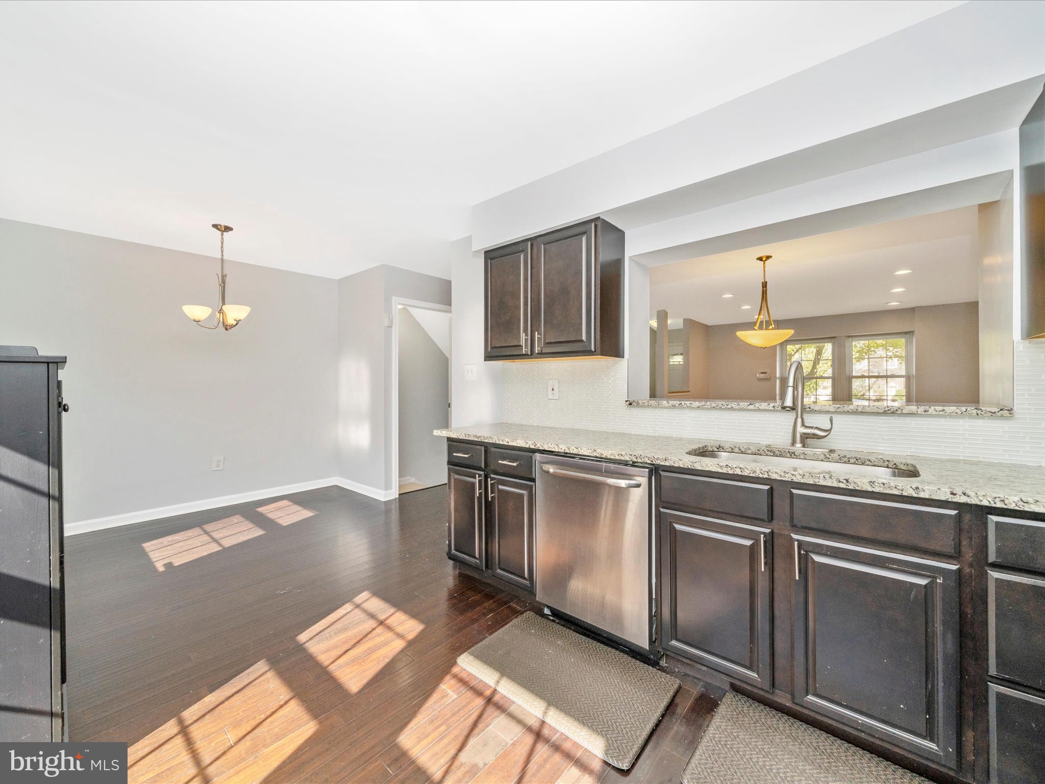 DERWOOD STATION - Residential