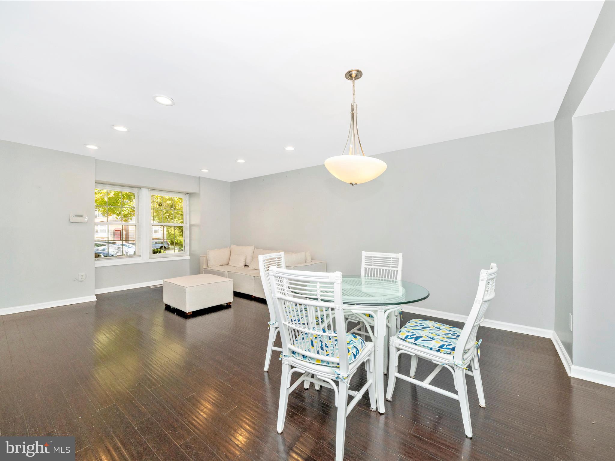 DERWOOD STATION - Residential