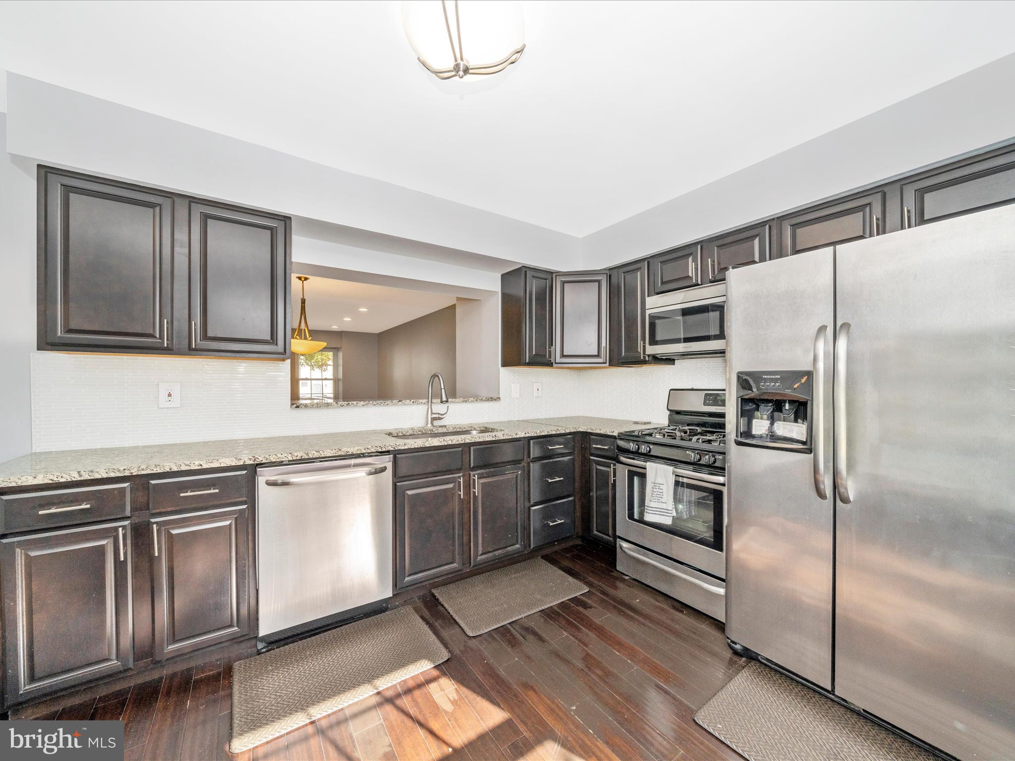 DERWOOD STATION - Residential