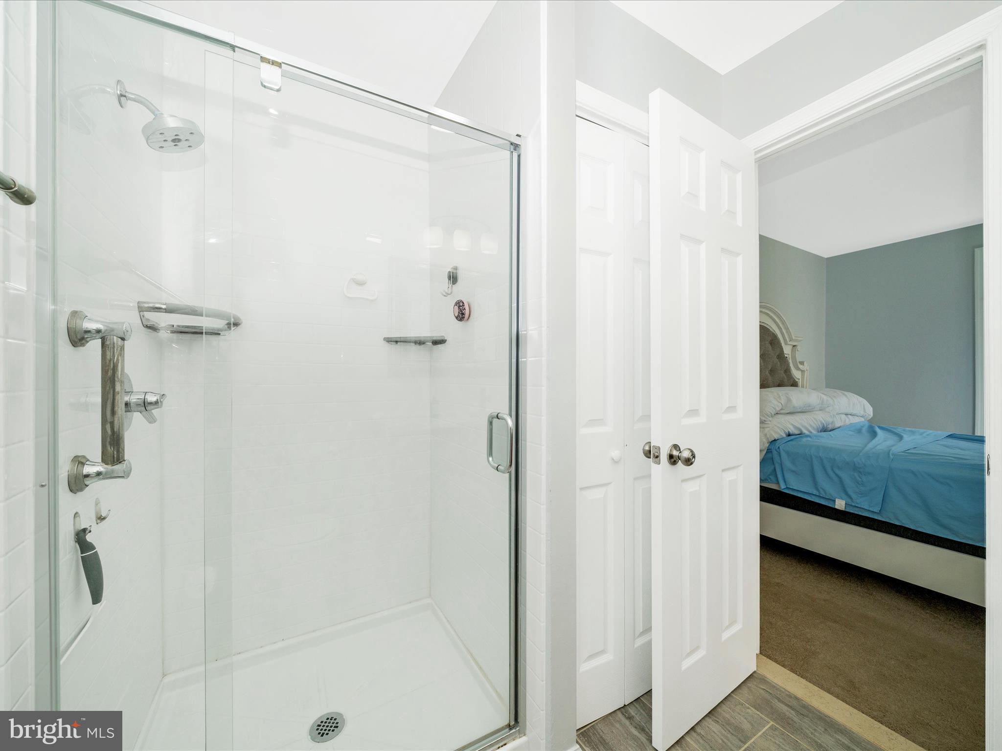 DERWOOD STATION - Residential