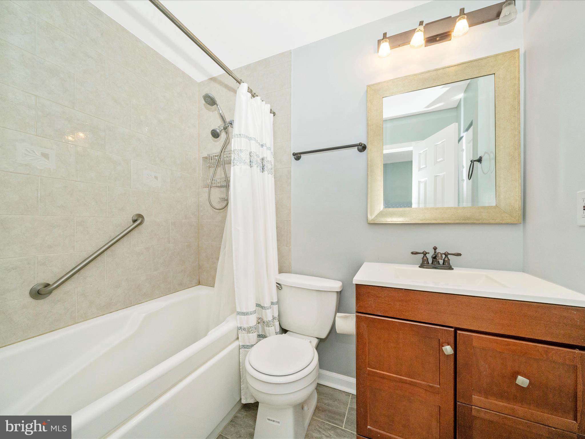 DERWOOD STATION - Residential