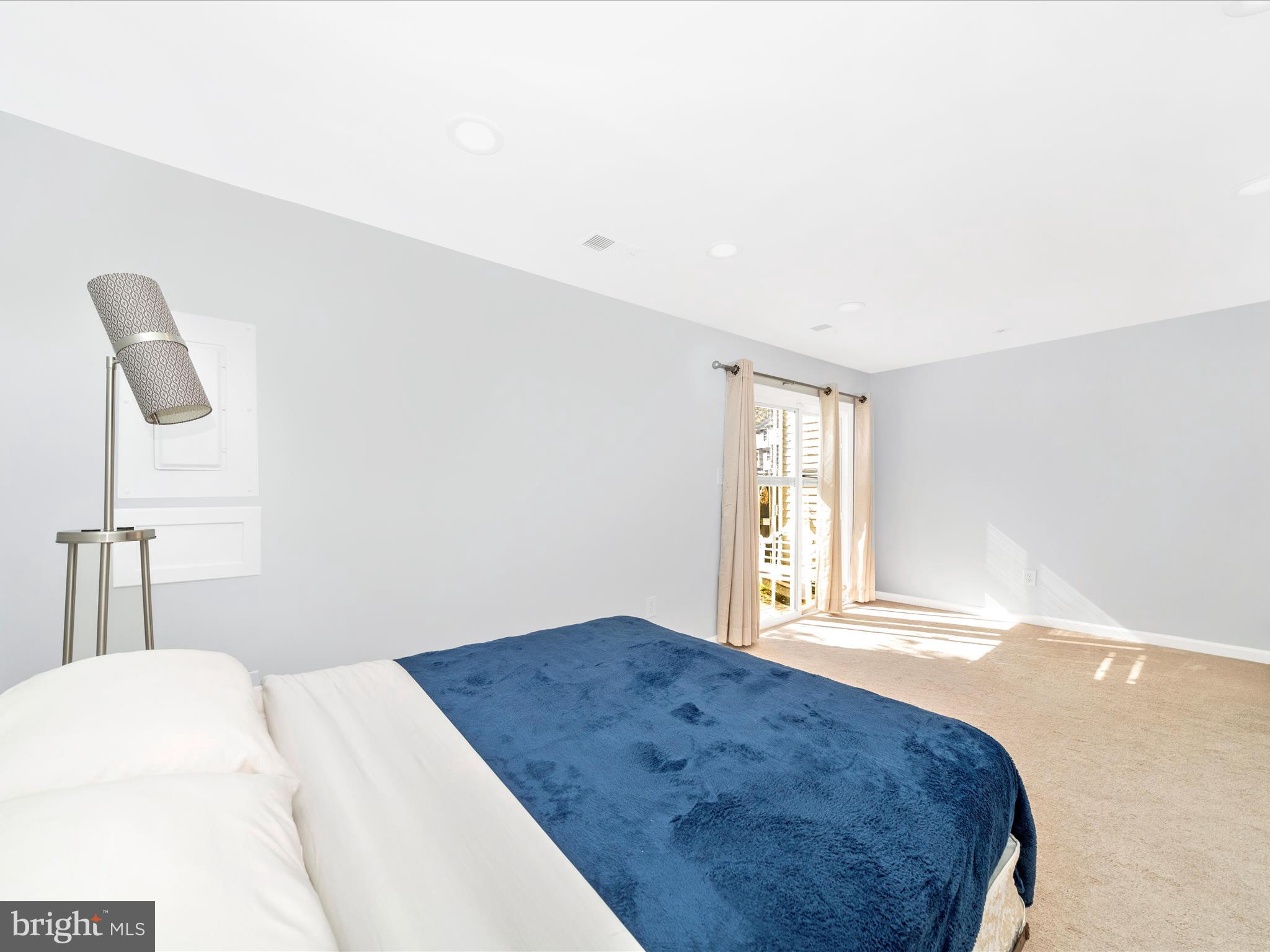 DERWOOD STATION - Residential