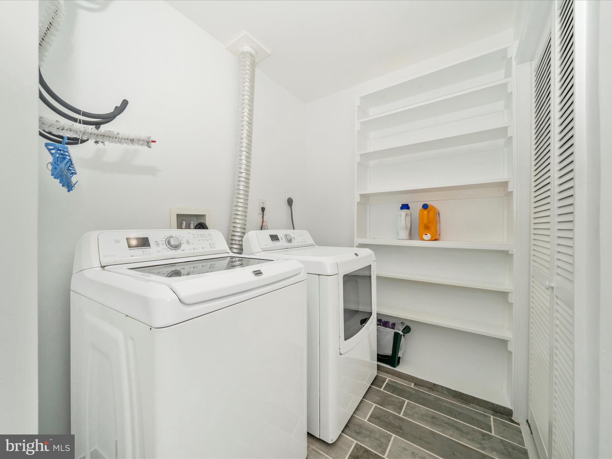 DERWOOD STATION - Residential