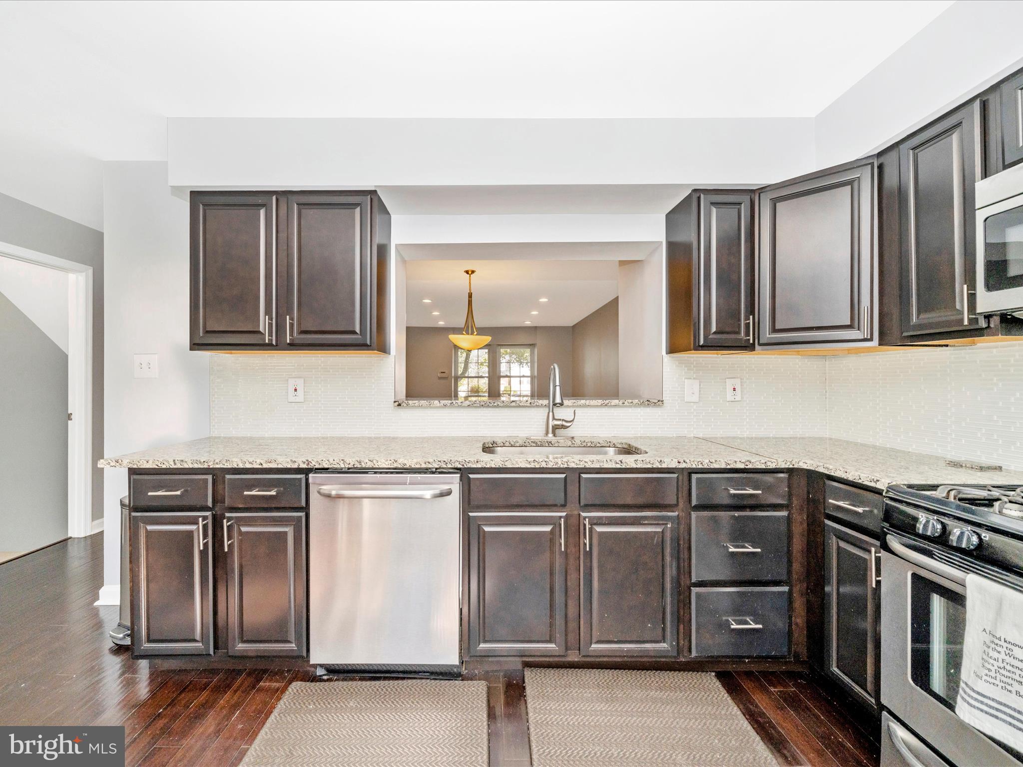 DERWOOD STATION - Residential