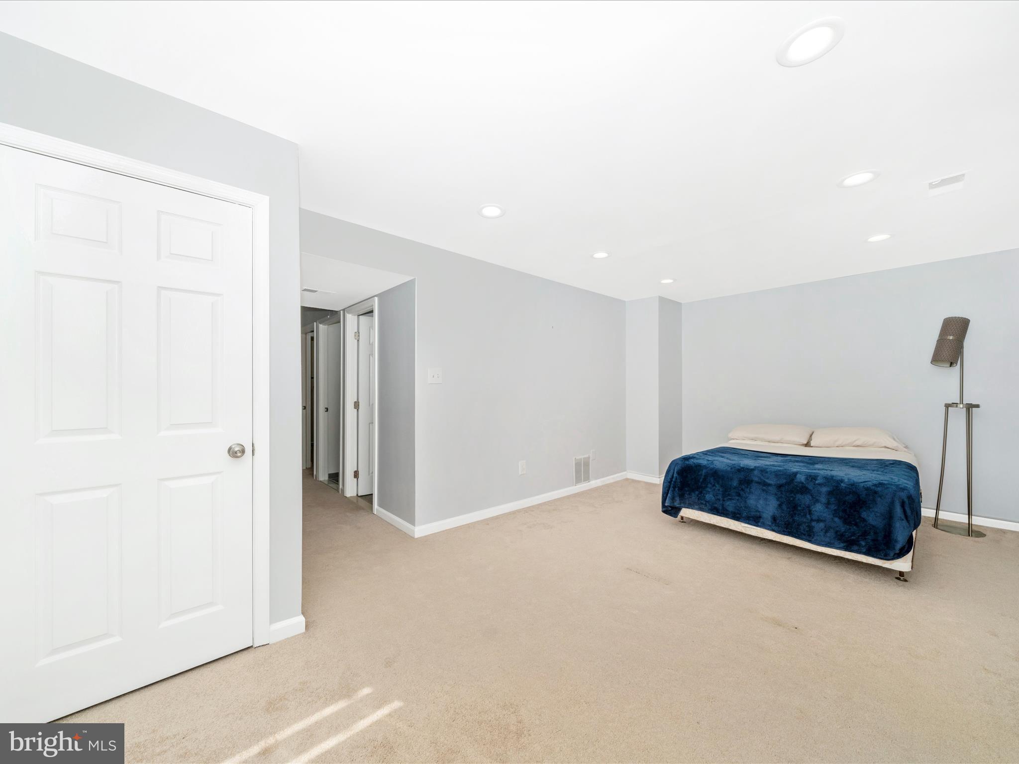 DERWOOD STATION - Residential