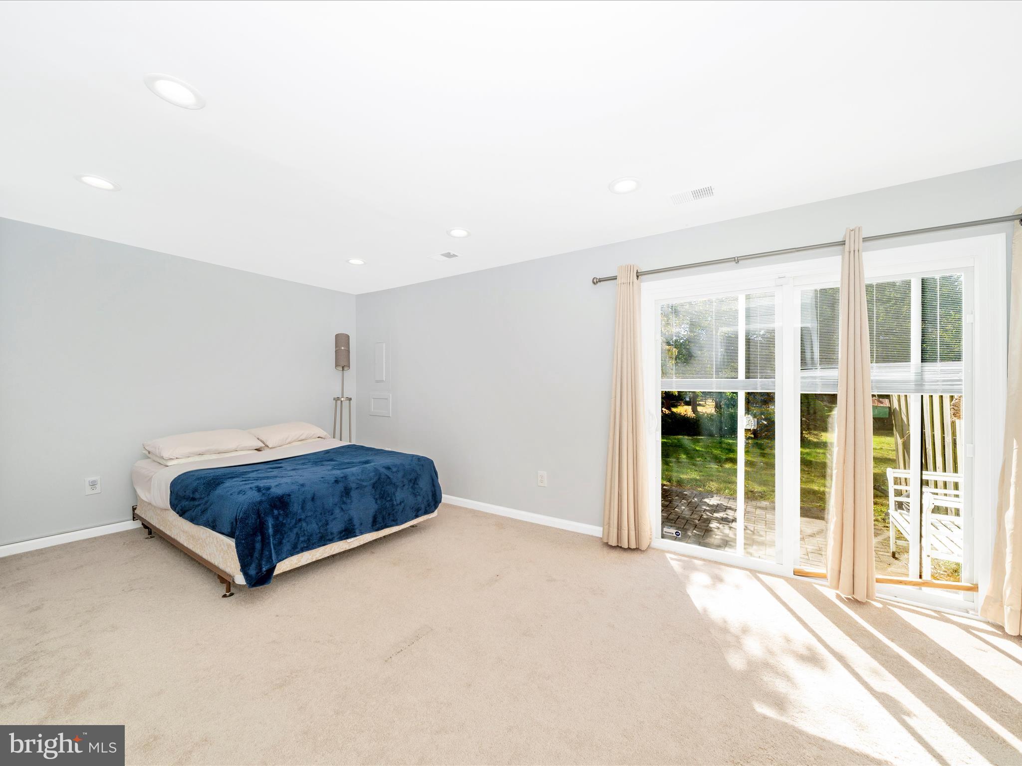 DERWOOD STATION - Residential