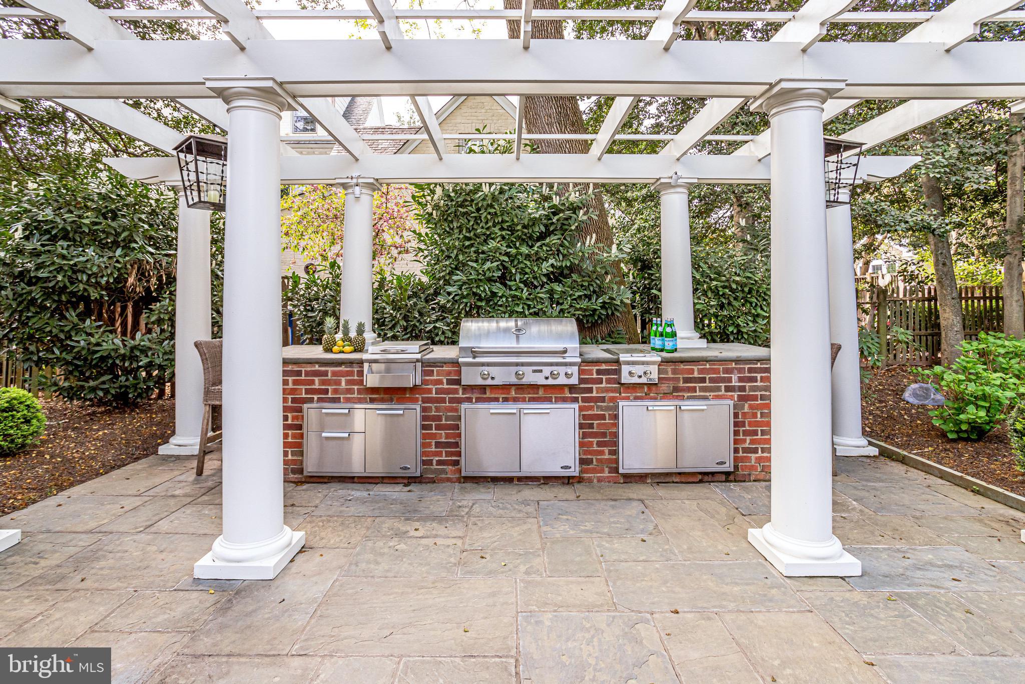 COLONIAL PARK - Residential