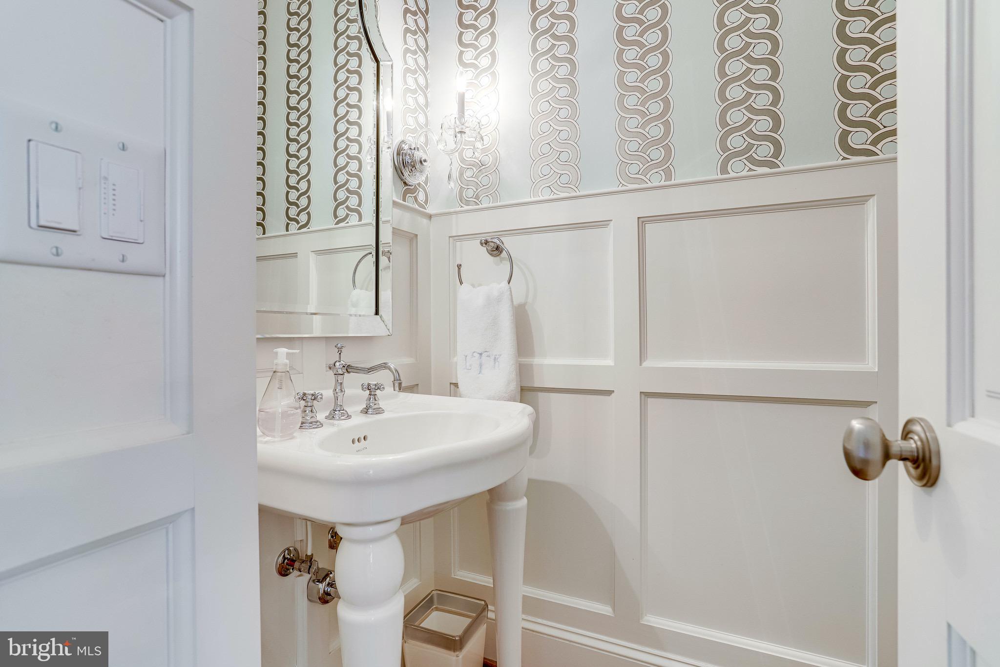 COLONIAL PARK - Residential