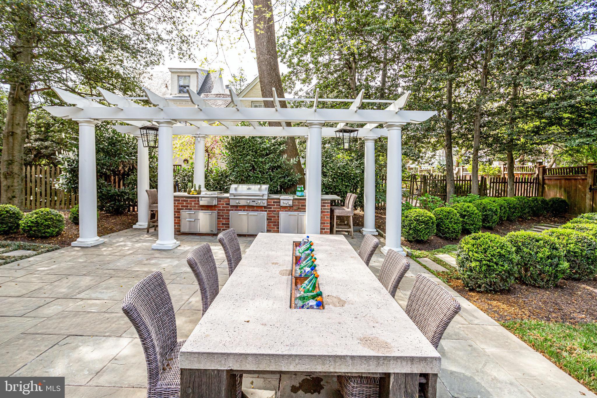 COLONIAL PARK - Residential