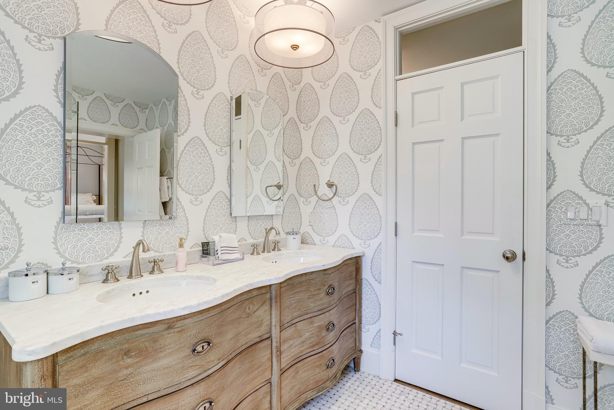 COLONIAL PARK - Residential