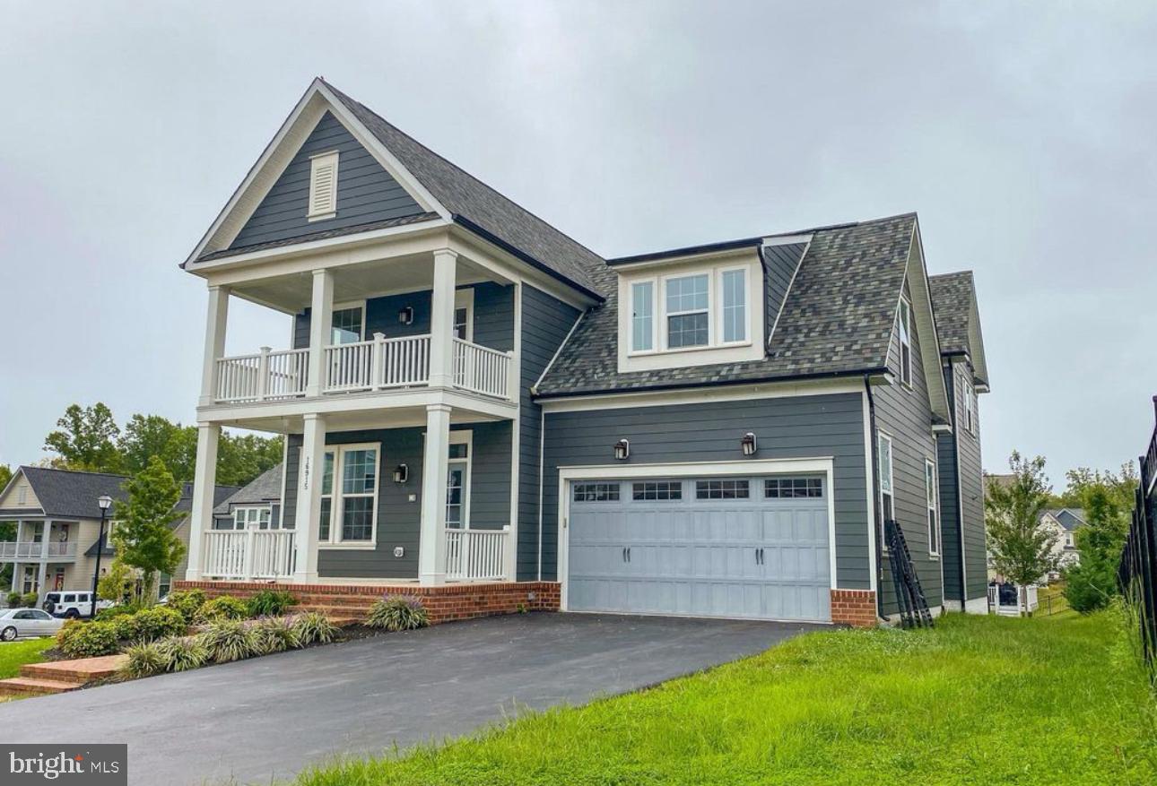 Beautiful single family house located in a top location in Woodbridge with lots of amenities. 3 level level open and spacious floor-plan. Large kitchen with large center island and beautiful modern cabinets. Beautiful upgraded hardwood floors on main level. 4 spacious bedrooms with 3 full baths and all with walk-in closets. Washer/Dryer upper level. Great Breakfast Area, Crown Moldings, Gourmet, Kitchen - Island, Kitchen - Recessed Lighting, Upgraded Kitchen Cabinets, Countertops, Wood Floors, 1 Fireplace(s), Cook-top, Dishwasher, Disposal, Microwave, Oven - Double, Refrigerator, Newer carpets in upper level bedrooms. Fully finished walk-out basement with 2 bedrooms and one full bath and a Theater room, fully walk-out.