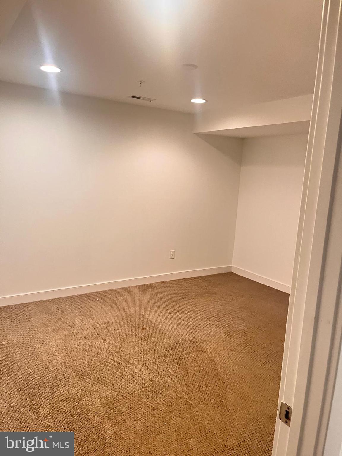 POTOMAC SHORES - Residential Lease