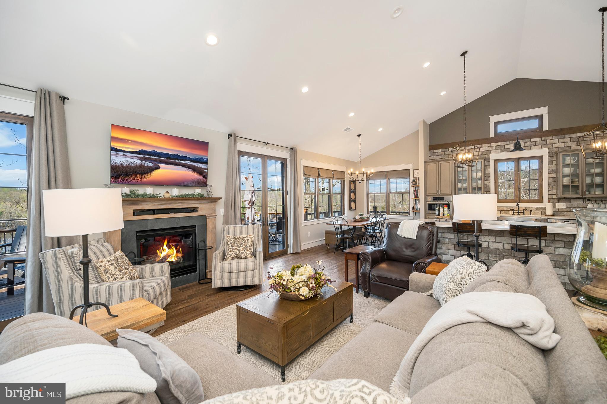 LAKE JACKSON SHORES - Residential