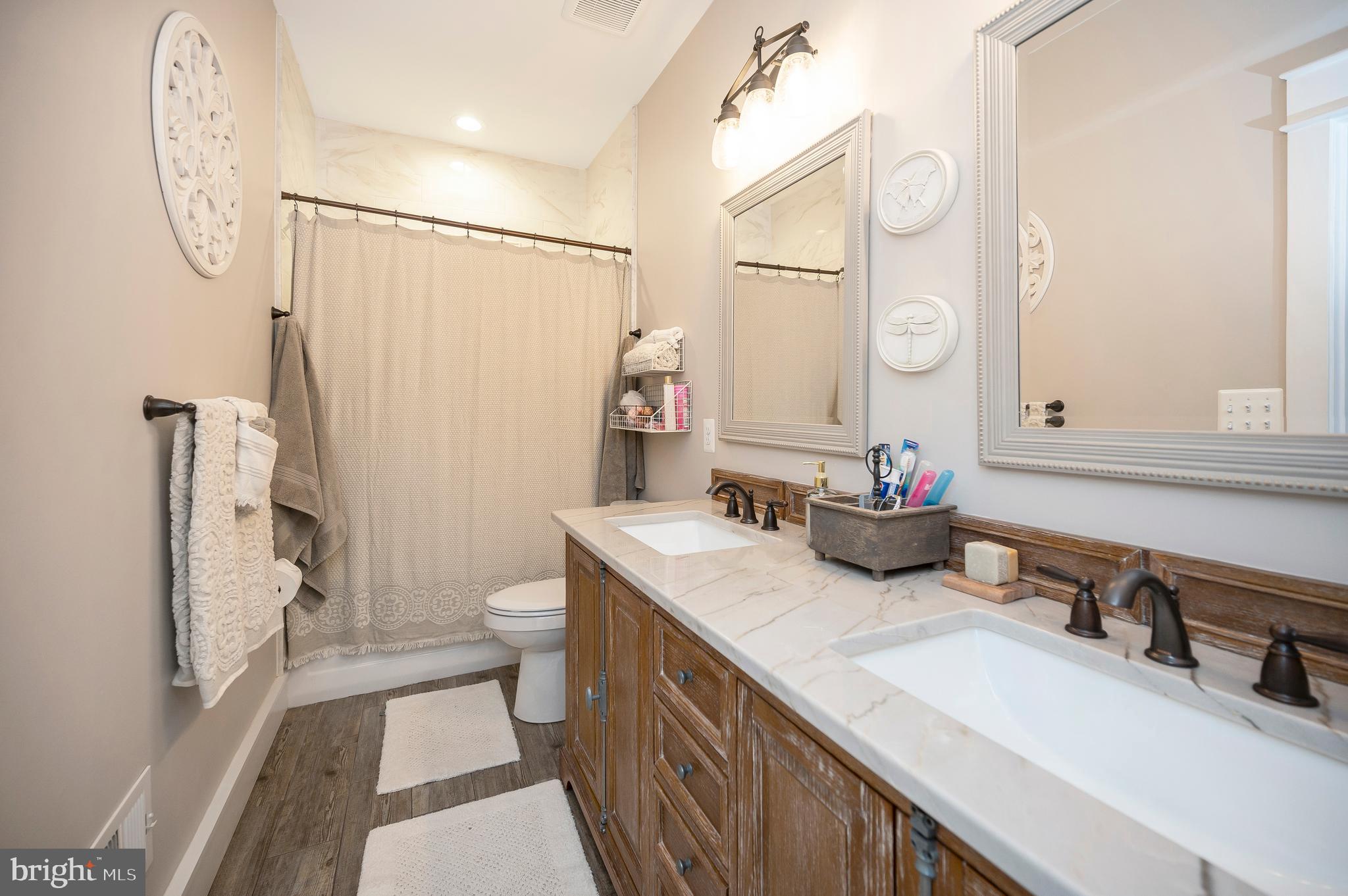 LAKE JACKSON SHORES - Residential