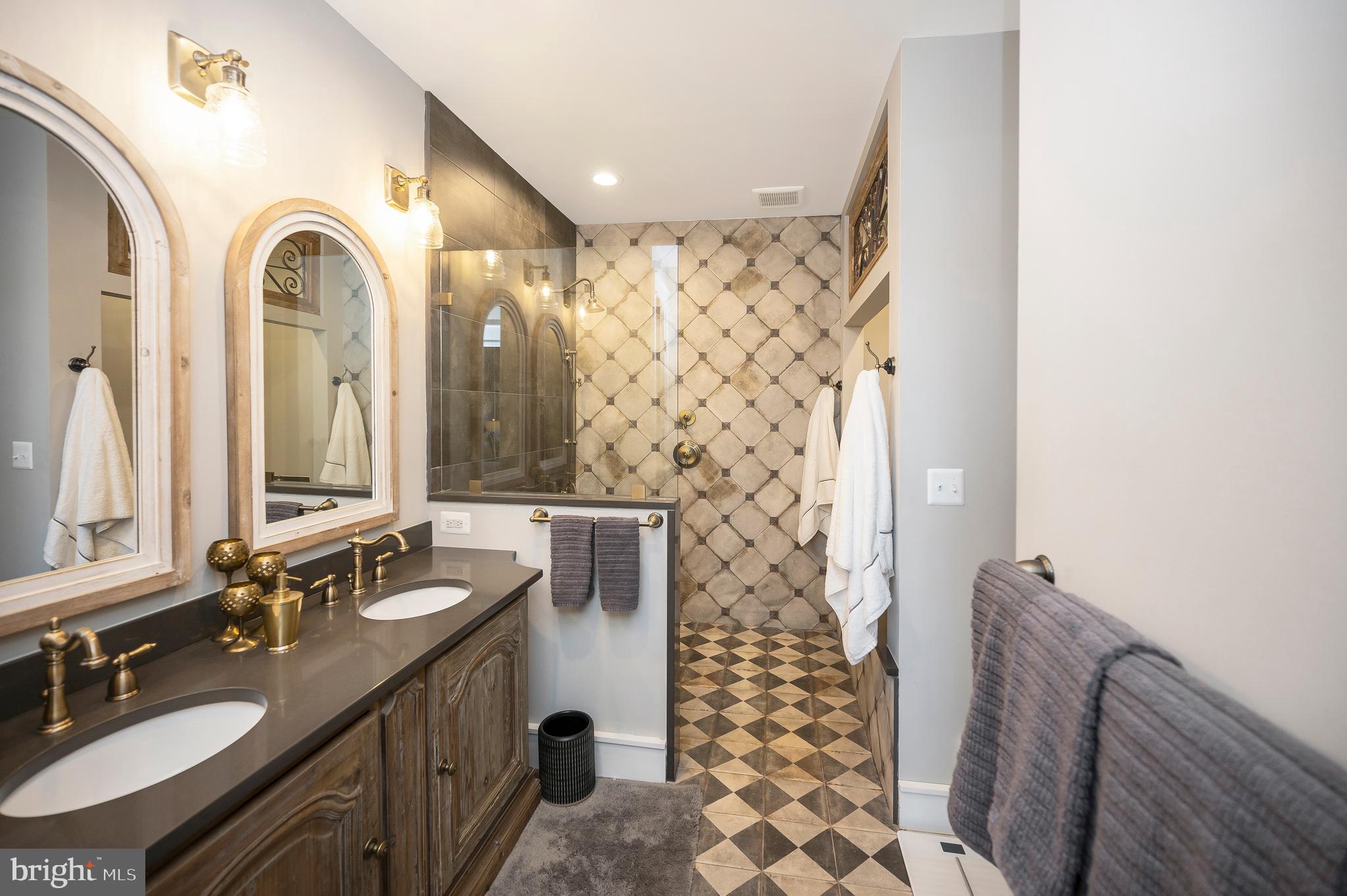 LAKE JACKSON SHORES - Residential