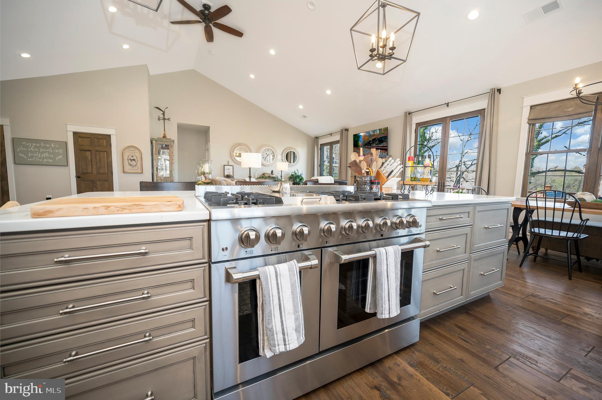 LAKE JACKSON SHORES - Residential