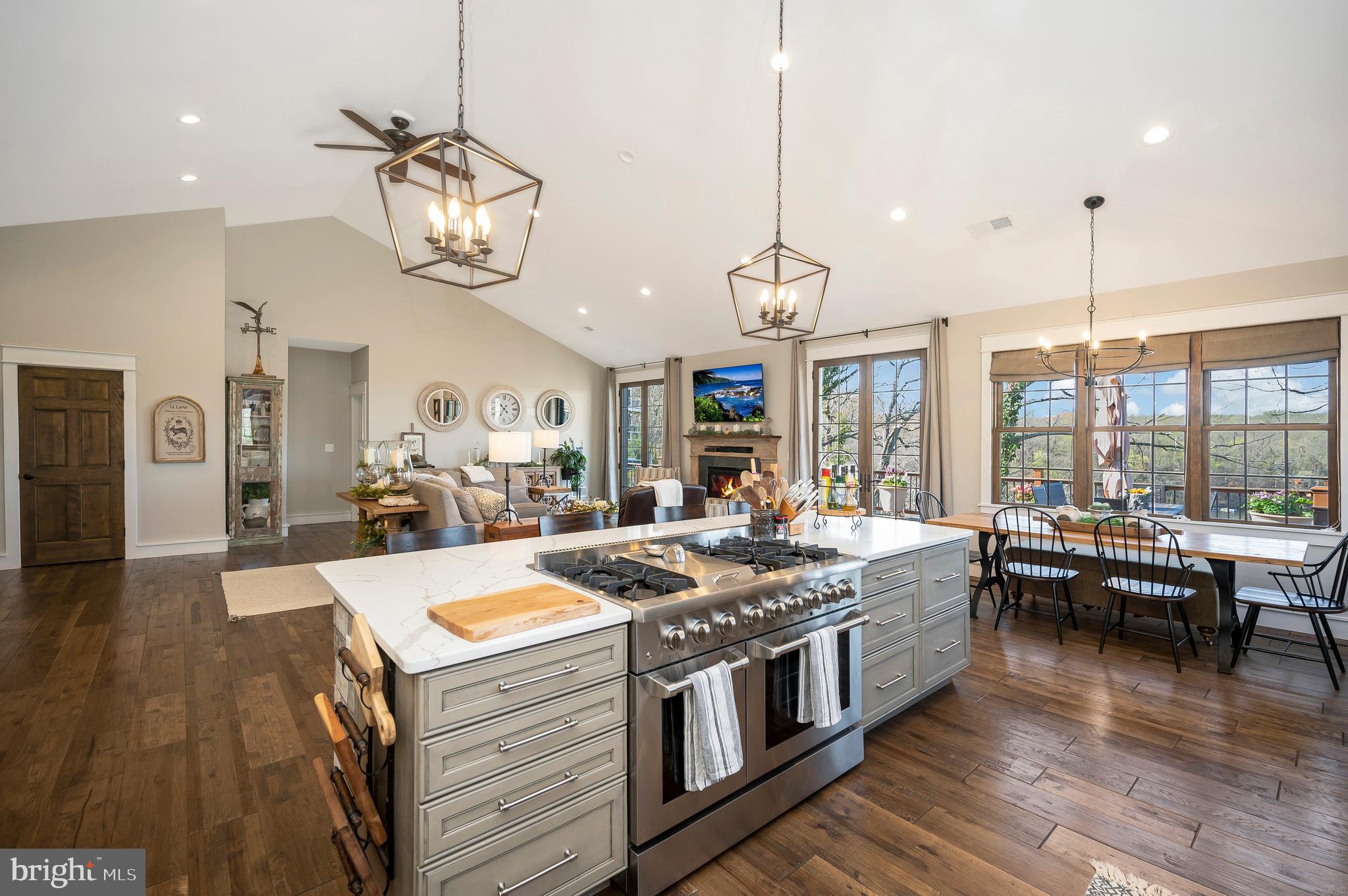 LAKE JACKSON SHORES - Residential